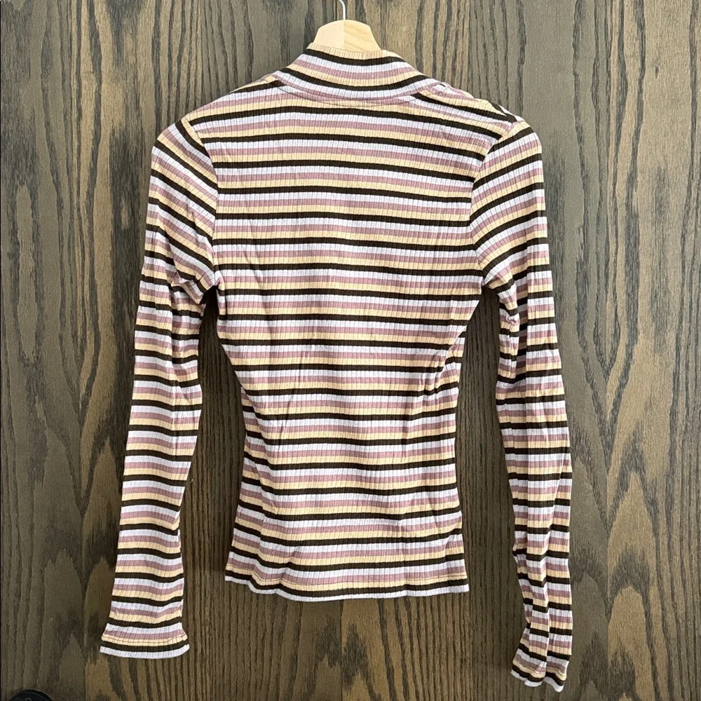 Volcom • Mock Neck 3/4 Zip - Picture 4 of 4